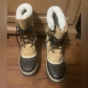 New with tags Sorel boots size 9